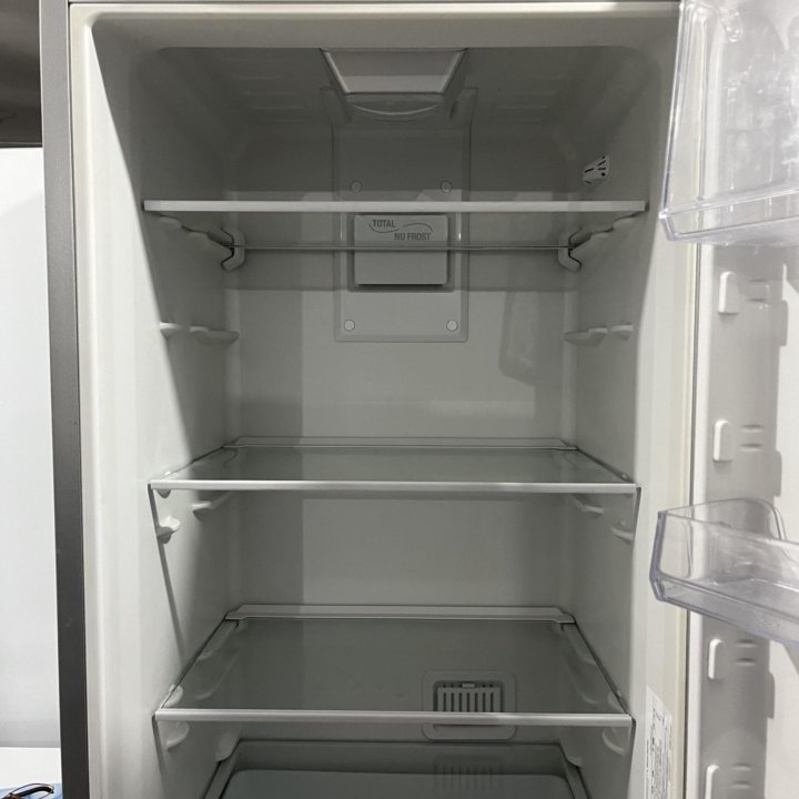 Продам холодильник 2-х камерный HOTPOINT NO FROST