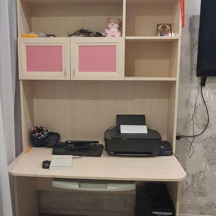 Компьютеный стол для девочки