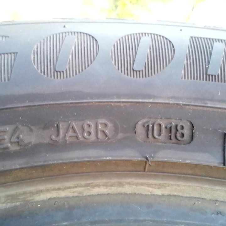 Goodyear UltraGrip Ice Arctic SUV 225/60 R18 104T