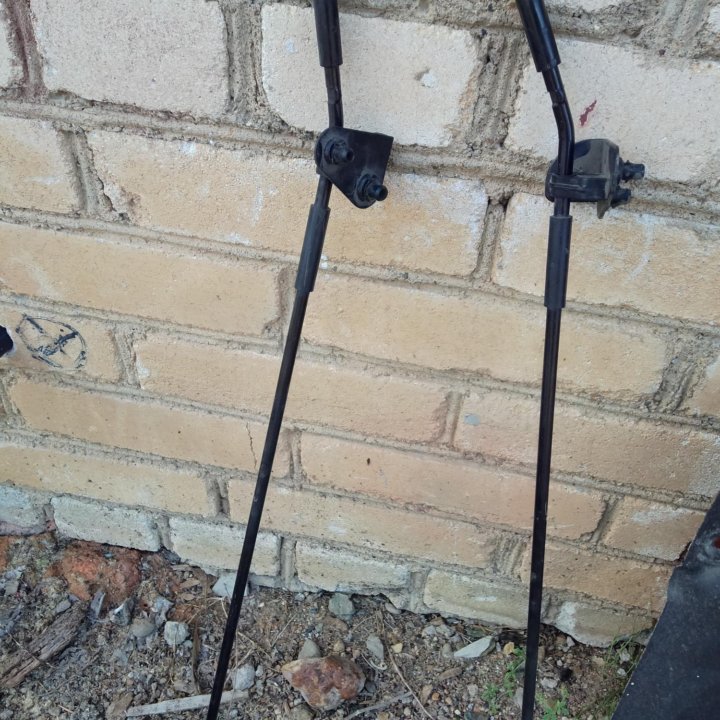 Подставка капота