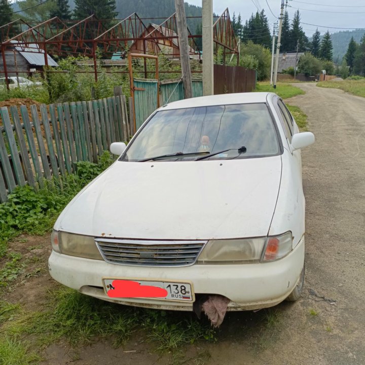 Nissan Sunny, 1998