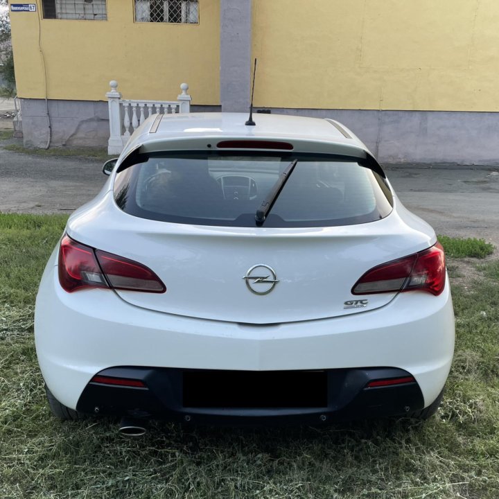 Opel Astra GTC, 2012