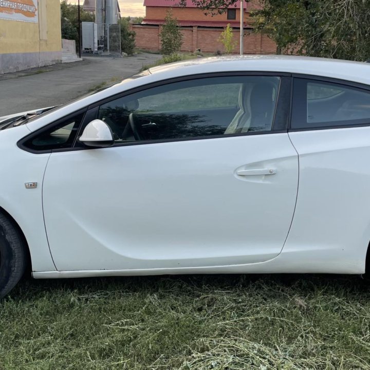 Opel Astra GTC, 2012