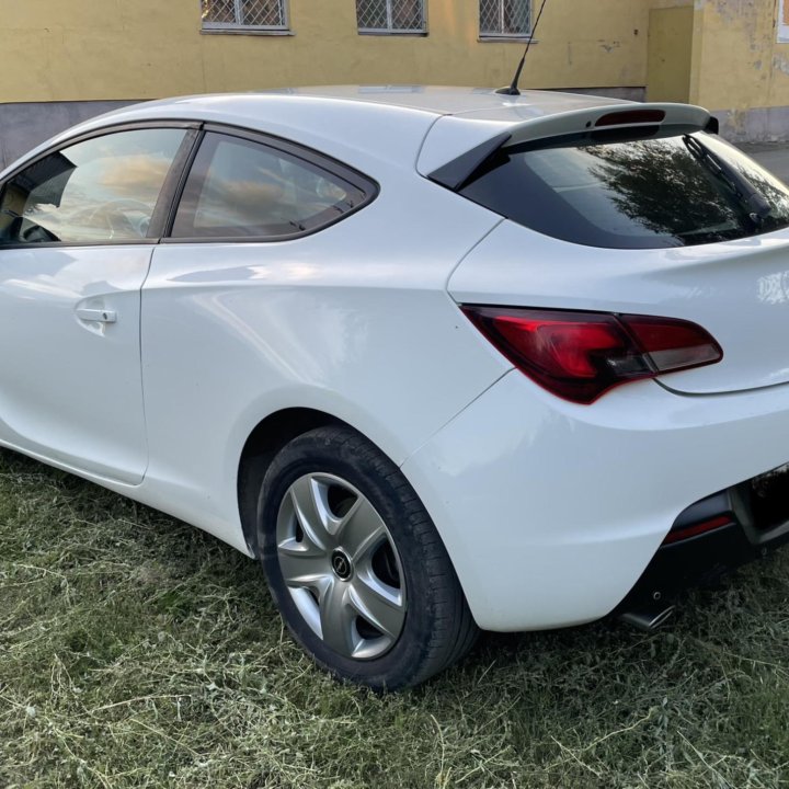 Opel Astra GTC, 2012