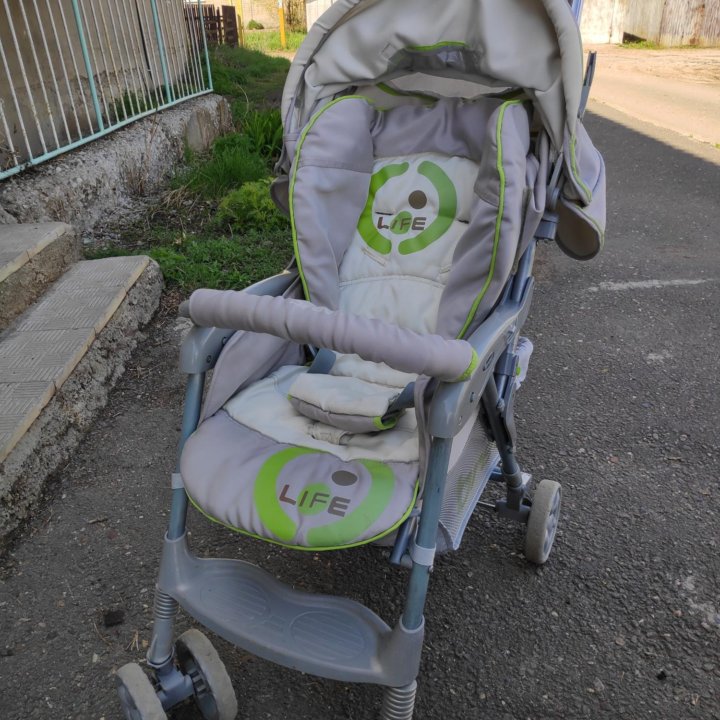 Прогулочная коляска