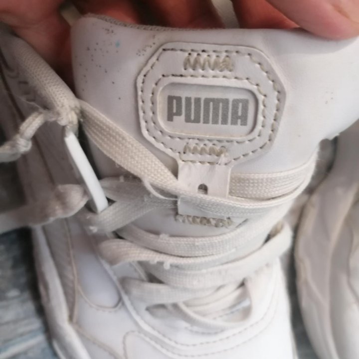 Белые кроссовки Puma