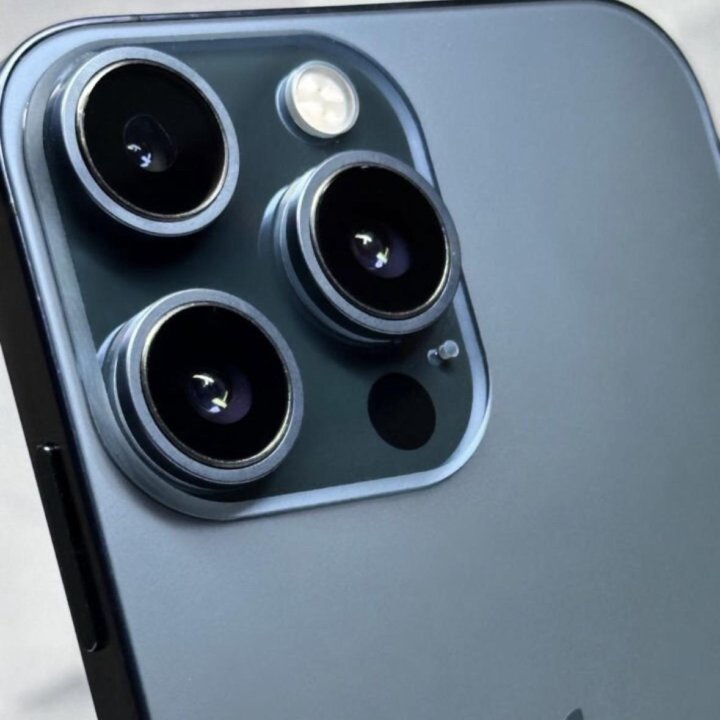 iPhone xr в корпусе 15 ро на 128