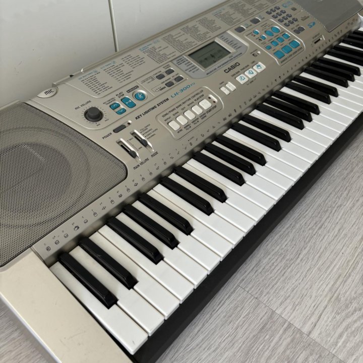 Синтезатор CASIO LK-300TV