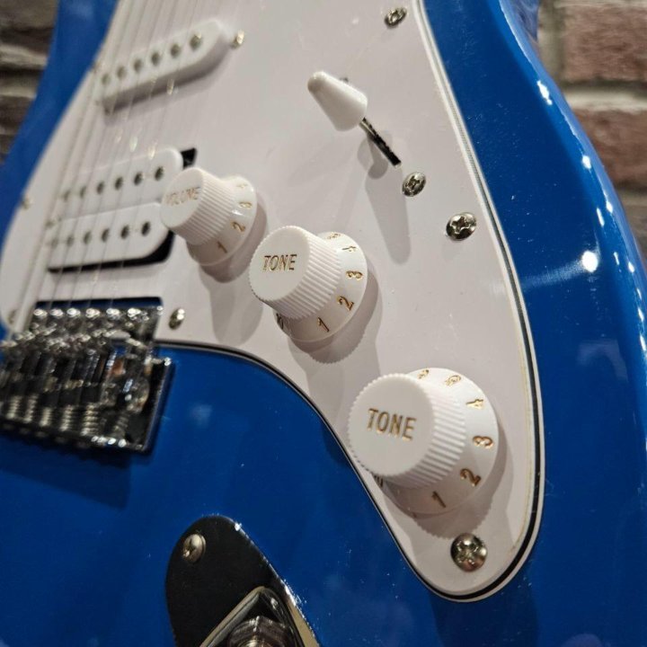 Электрогитара Stratocaster HSS + Чехол + Ремень