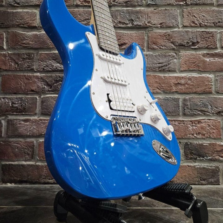 Электрогитара Stratocaster HSS + Чехол + Ремень