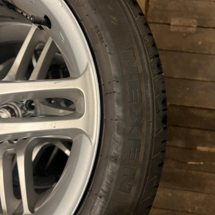 Продам комплект летней резины 215/50 R17 на дисках