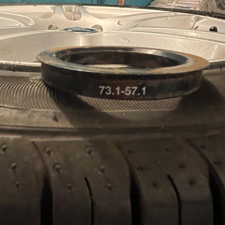 Продам комплект летней резины 215/50 R17 на дисках