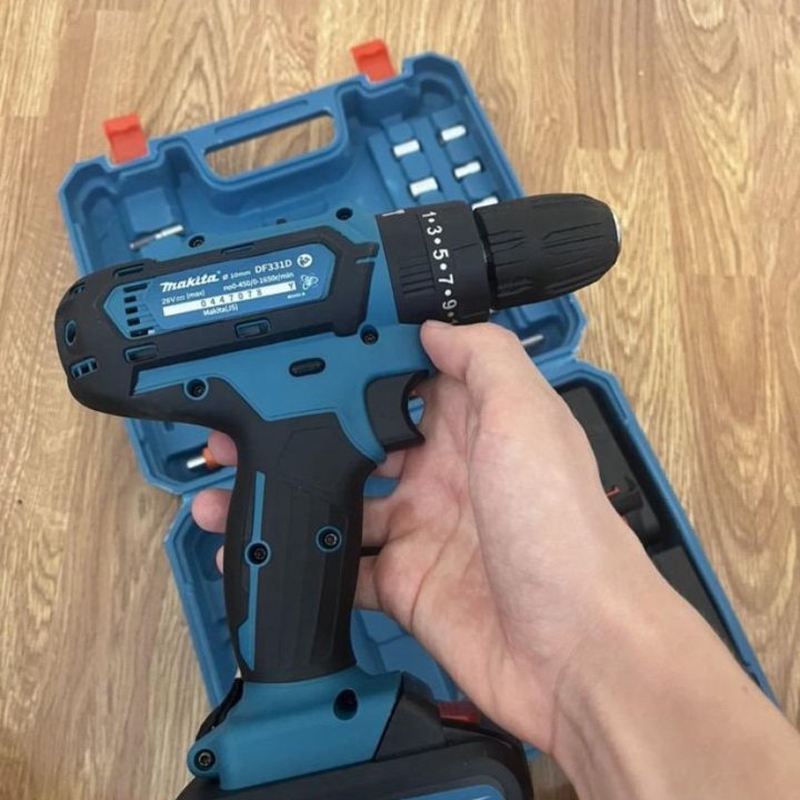 Шуруповерт makita 26v с набором насадок