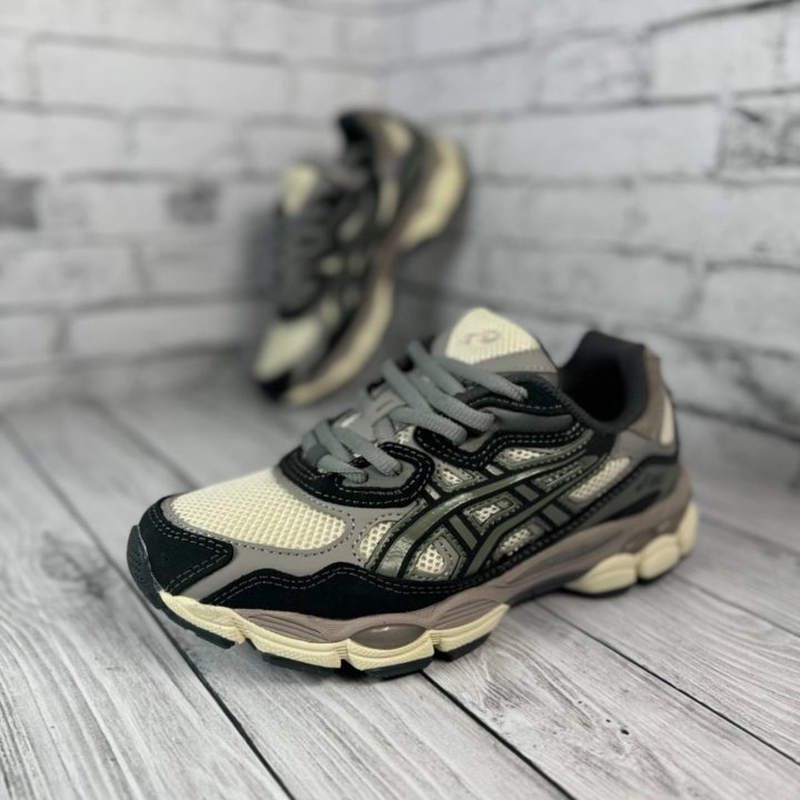 Кроссовки подростковые Asics