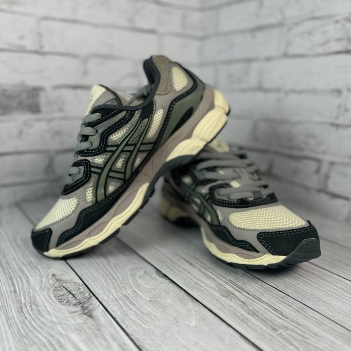 Кроссовки подростковые Asics