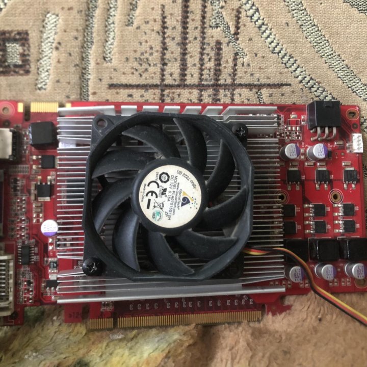 Видеокарта GTX 550 TI