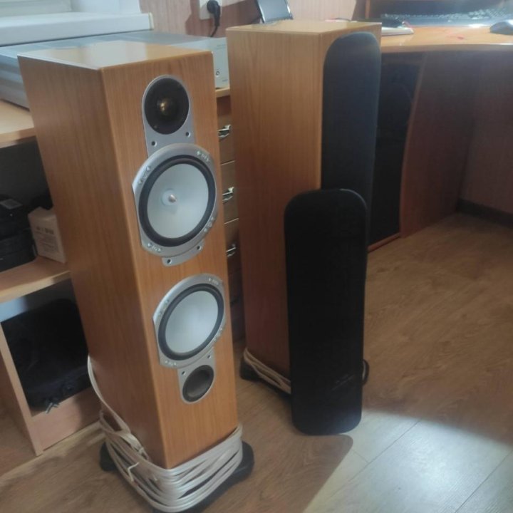 Колонки MONITOR AUDIO серебряная серия .