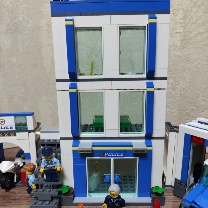 Конструктор Lego city Полицейский участок оригинал