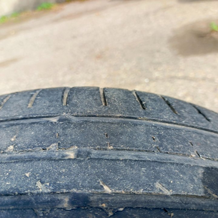 275/40 R20 Kinforest KF550