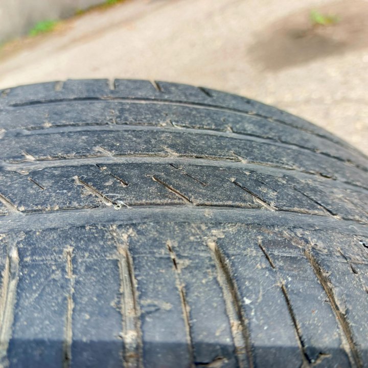 275/40 R20 Kinforest KF550