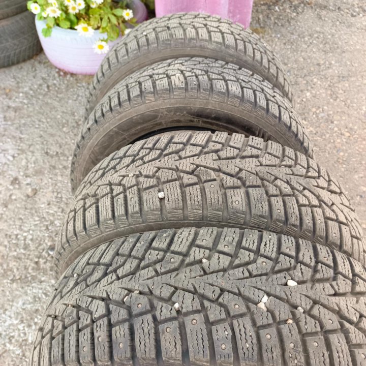 215/60 R17 Maxxis NP3 ArcticTrekker