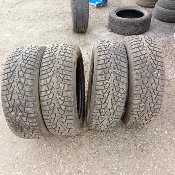 215/60 R17 Maxxis NP3 ArcticTrekker