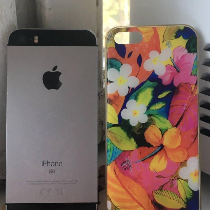 iPhone SE - 32 ГБ