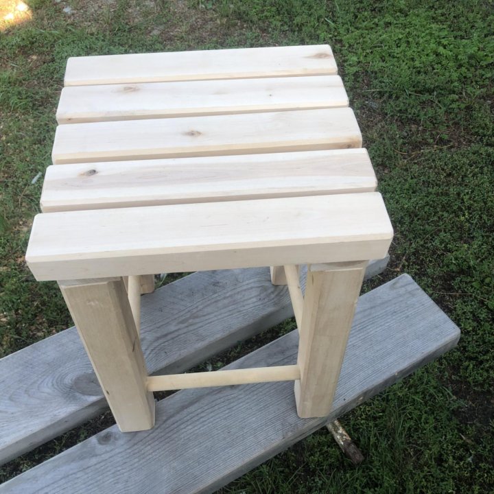 Табурет из березы