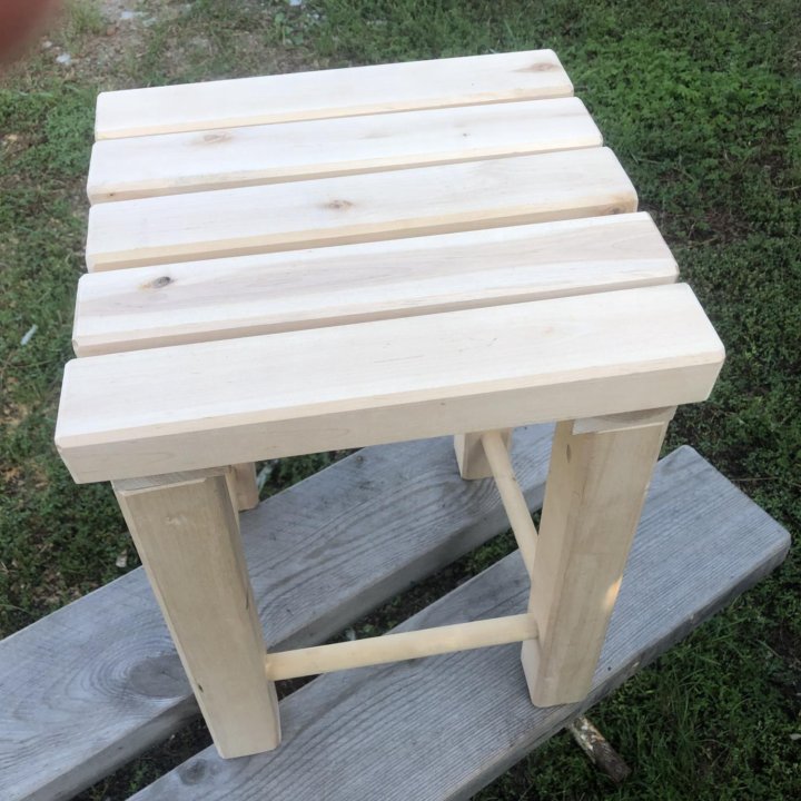 Табурет из березы
