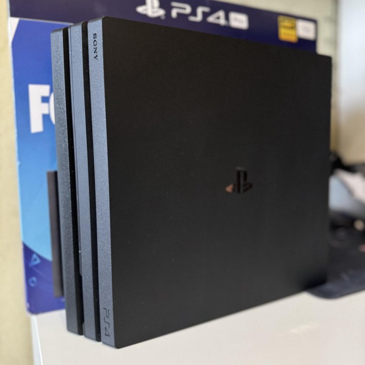 Sony PlayStation 4 PRO 1tb в идеальном состоянии.