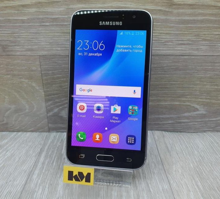 Смартфон Samsung Galaxy J1 (2016) 1/8 ГБ черный