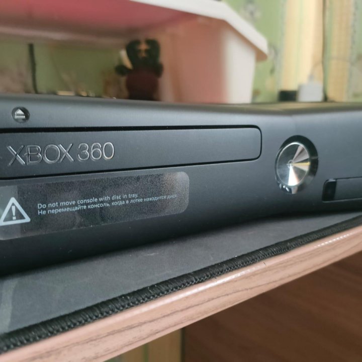 Продаётся Xbox 360 4ГБ памяти