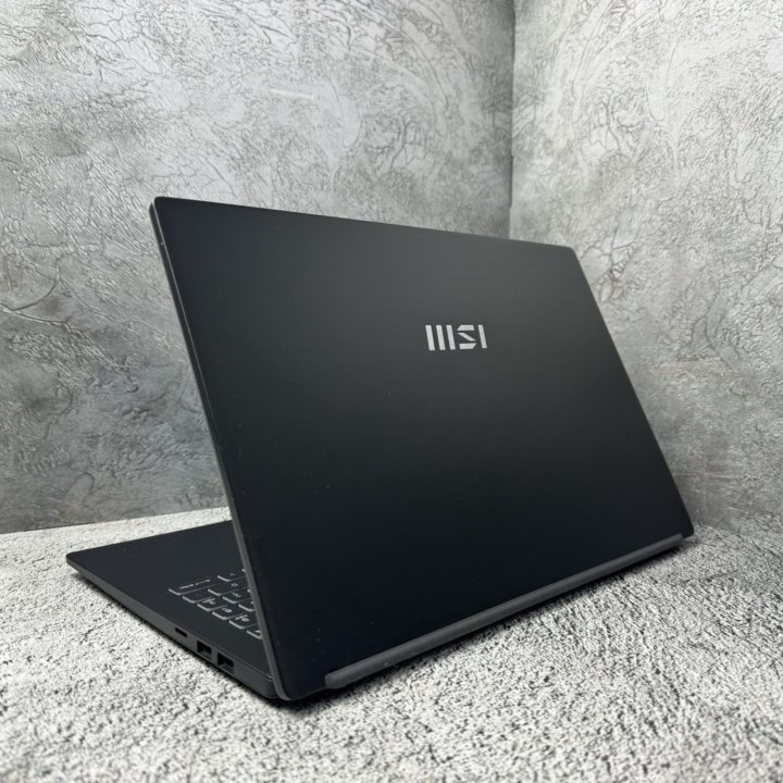 Ноутбук msi на Core i3-1115G4/ 8 GB/ IPS