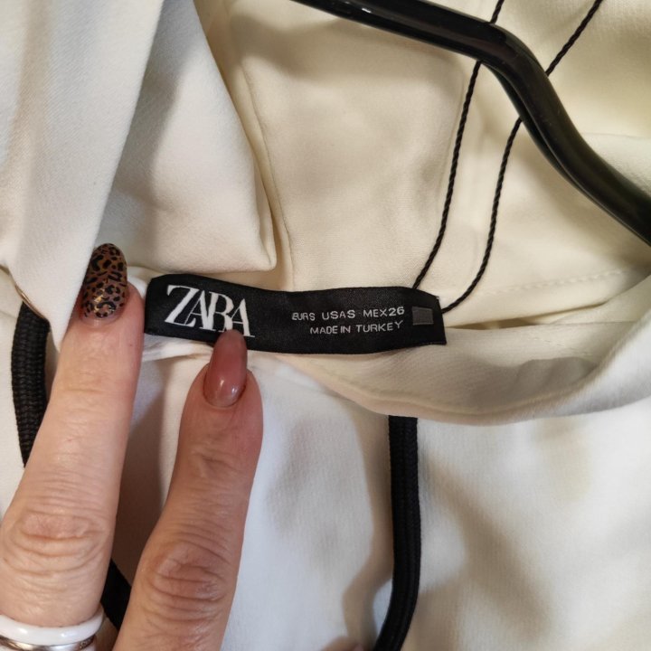 Костюм ZARA новый