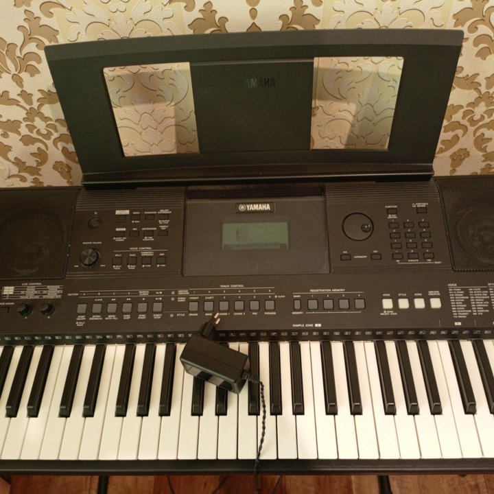 Синтезатор YAMAHA PSR E463