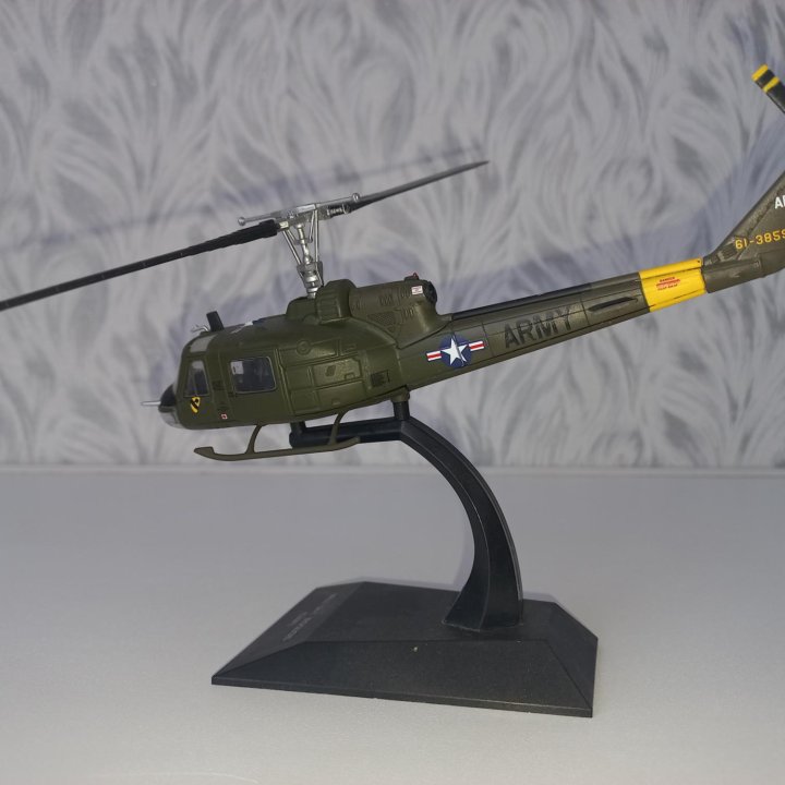 Модель вертолета UH 1