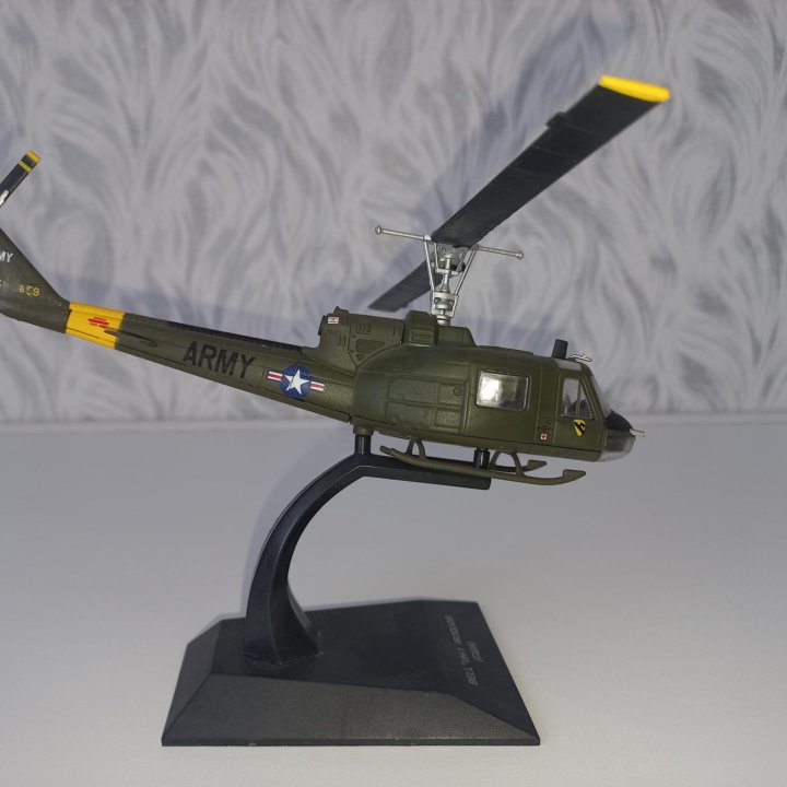 Модель вертолета UH 1