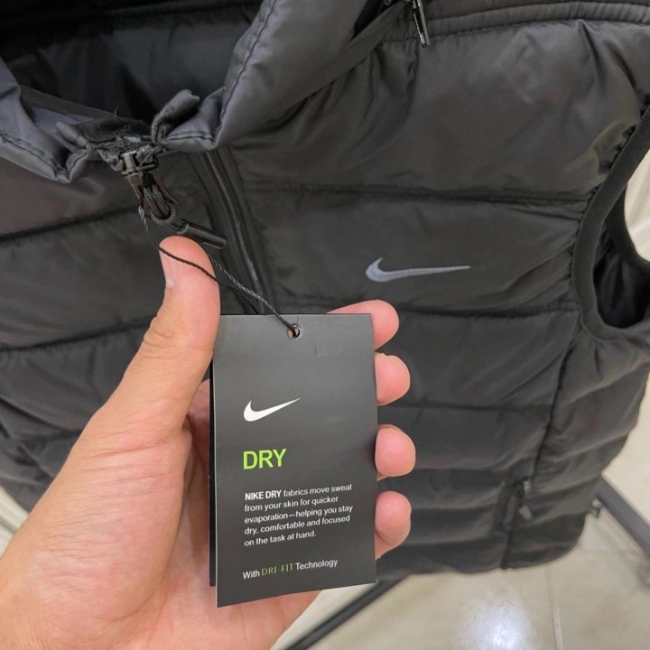 Жилет Nike