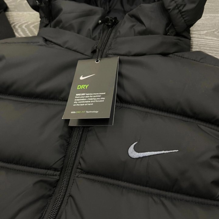 Жилет Nike