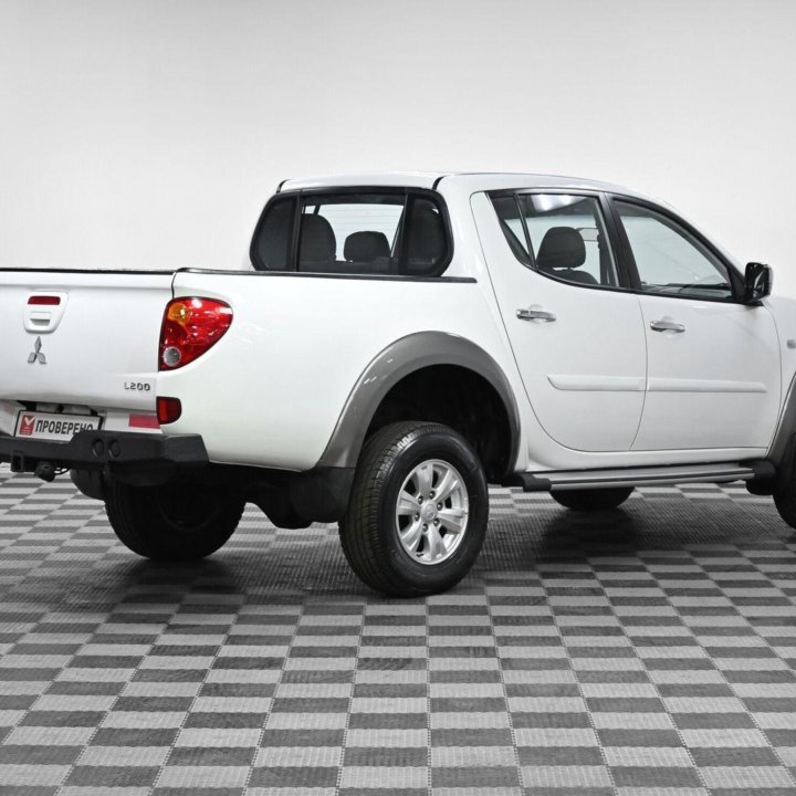 Mitsubishi L200, 2013