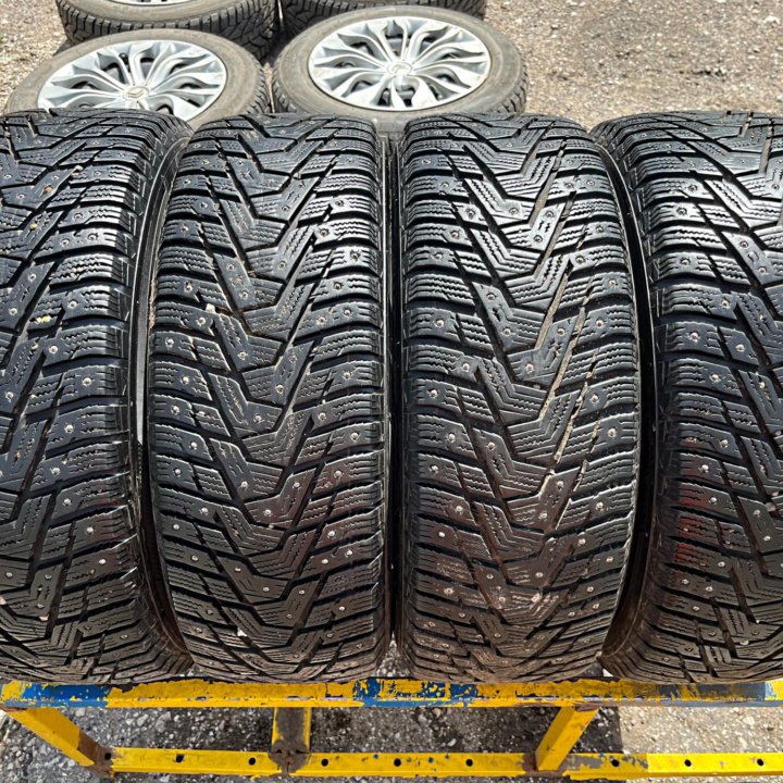 Зима Hankook W429 195/60 R15 Диски 4x114.3 D56.6