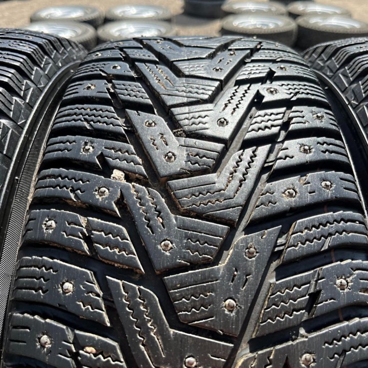 Зима Hankook W429 195/60 R15 Диски 4x114.3 D56.6