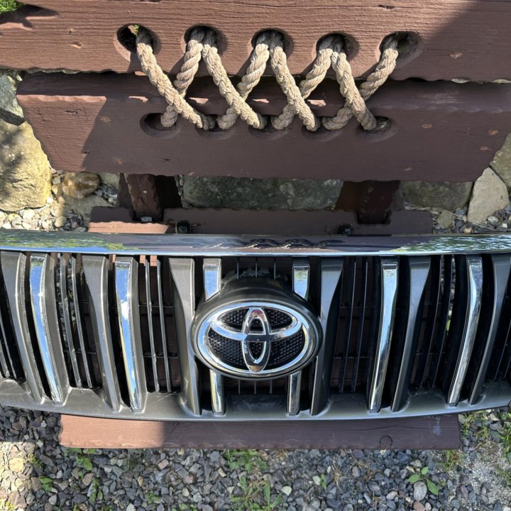 Решетка радиатора Toyota Land Cruiser Prado 150