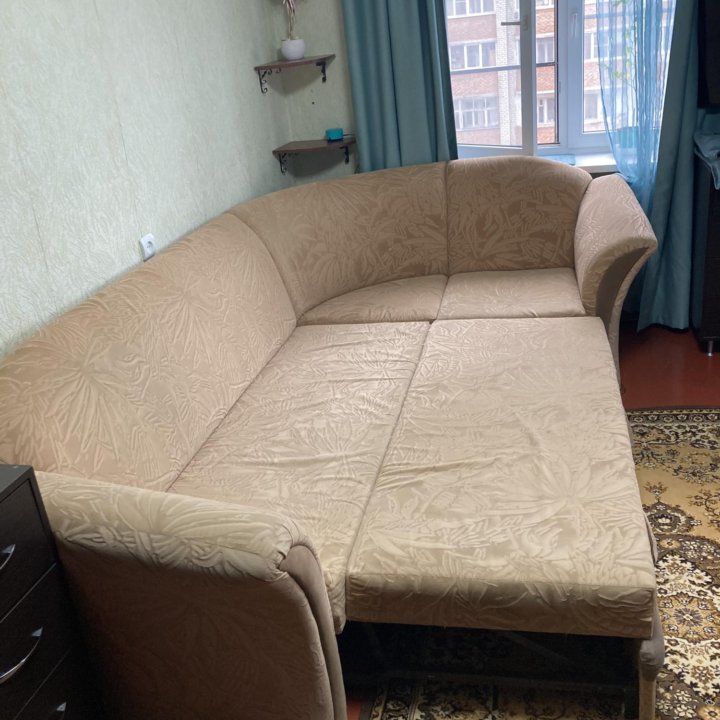 Продаю угловой диван