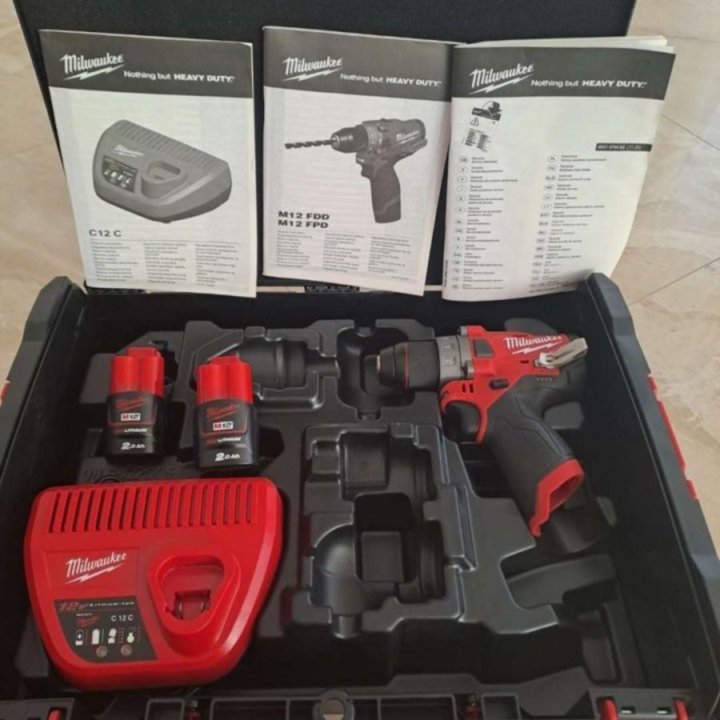 Аккумуляторная дрель-шуруповерт Milwaukee M12 FDD-