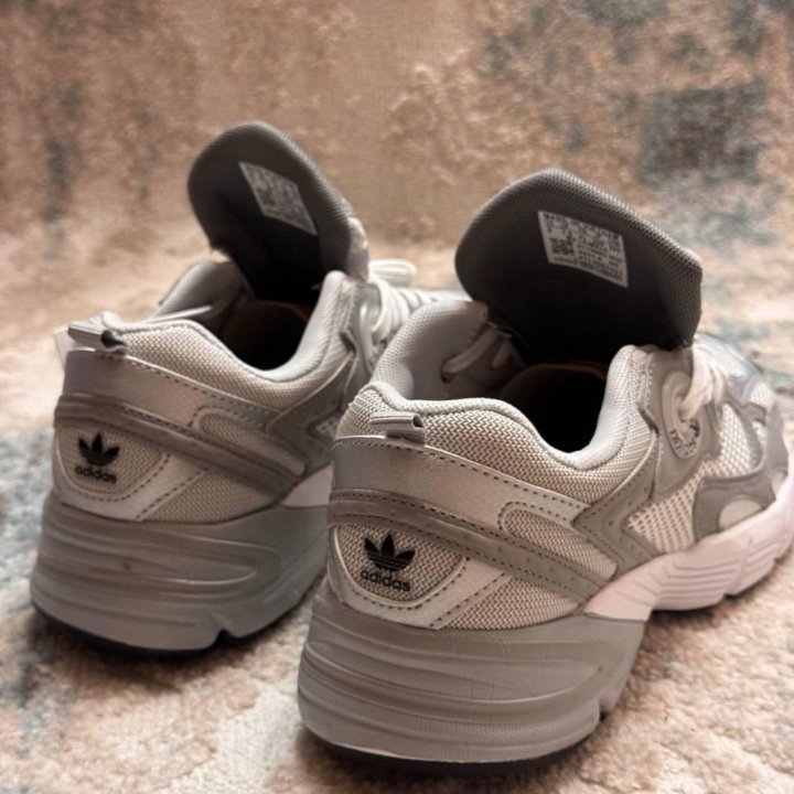 Кроссовки adidas astir