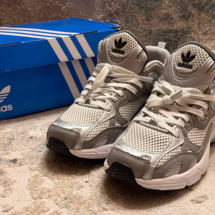 Кроссовки adidas astir