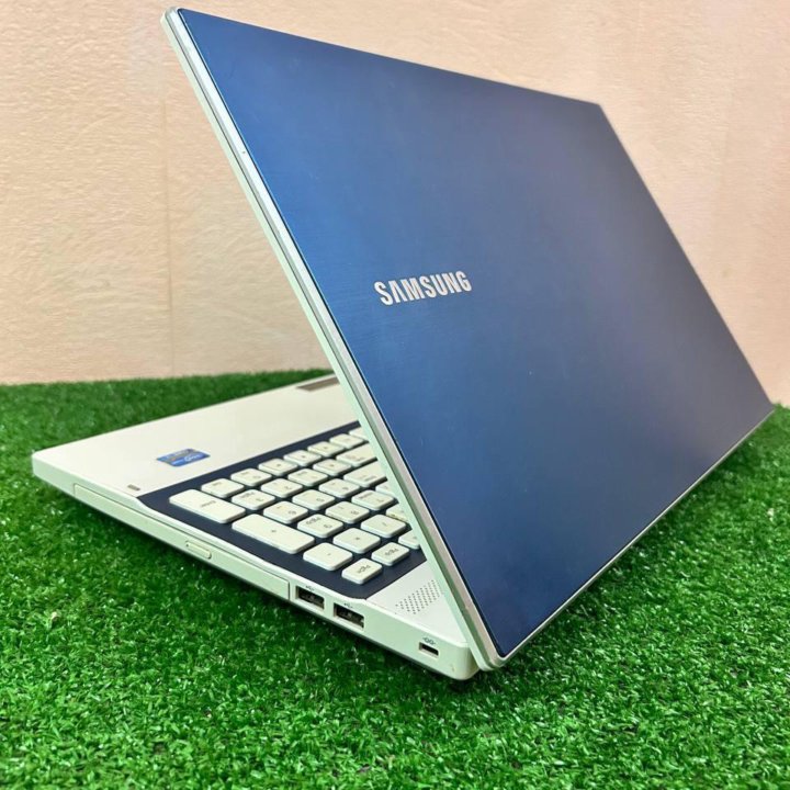 Игровая зверюга Samsung на i7-2670QM/GT520MX/640гб