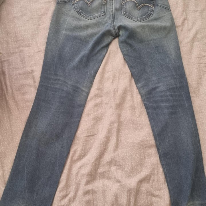 Джинсы женские Levis