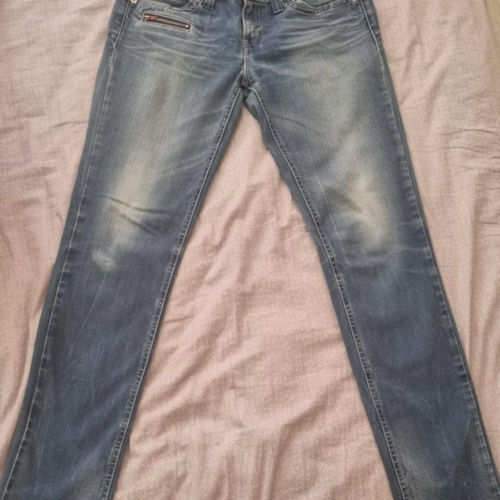 Джинсы женские Levis